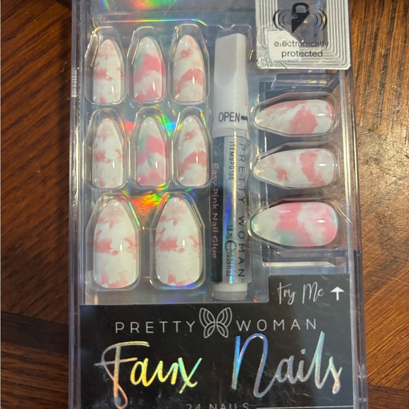 Pretty Woman Faux Nails - Pink and White - Picture 1 of 1